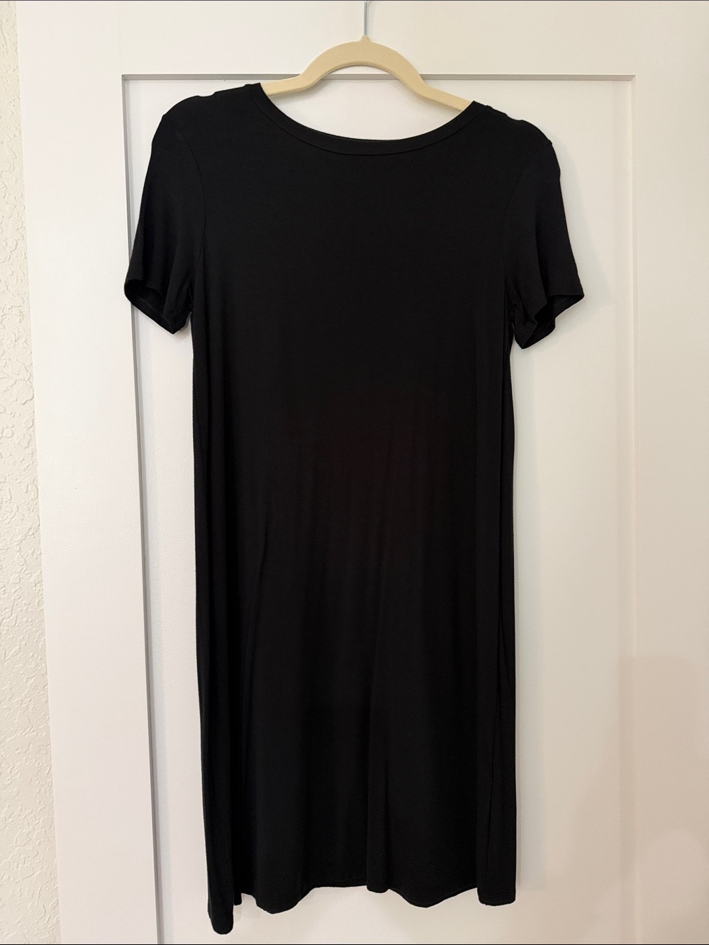 Express Classic Black Short-Sleeve Women’s Shift Dress